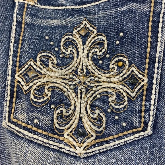 Maurices woman’s bootcut jeans size 11/12 Short - Picture 9 of 9